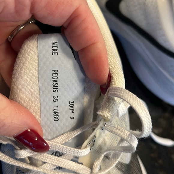 Women’s Nike Pegasus 35 Turbo sneakers in white. - Picture 2 of 4